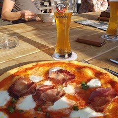 Pizza und Bier